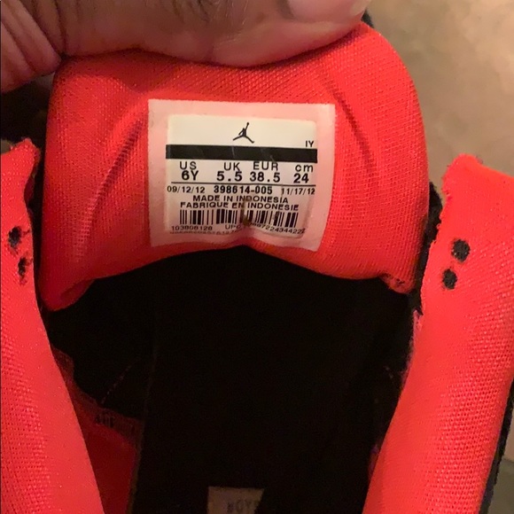 Crimson Red Retro 3 Jordan - Picture 3 of 5